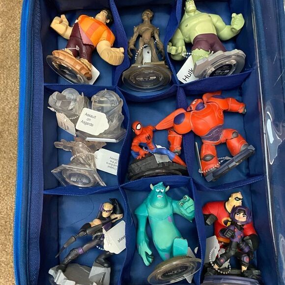 GIANT Disney Infinity Lot figures, controller, PS3 game carry case stands & more - Picture 7 of 11